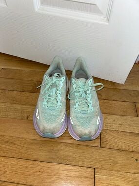 Women’s Hoka Tennis Shoes. Size 7.5